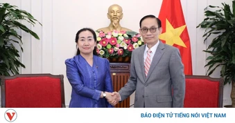 Bộ trưởng Ngoại giao Lê Hoài Trung tiếp Đại sứ Campuchia
