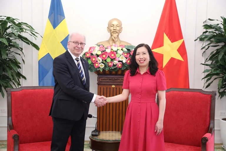 Bộ trưởng Ngoại giao Lê Hoài Trung tiếp Quốc vụ khanh Bộ Ngoại giao Thụy Điển Bộ trưởng Ngoại giao Lê Hoài Trung tiếp Quốc vụ khanh Bộ Ngoại giao Thụy Điển
