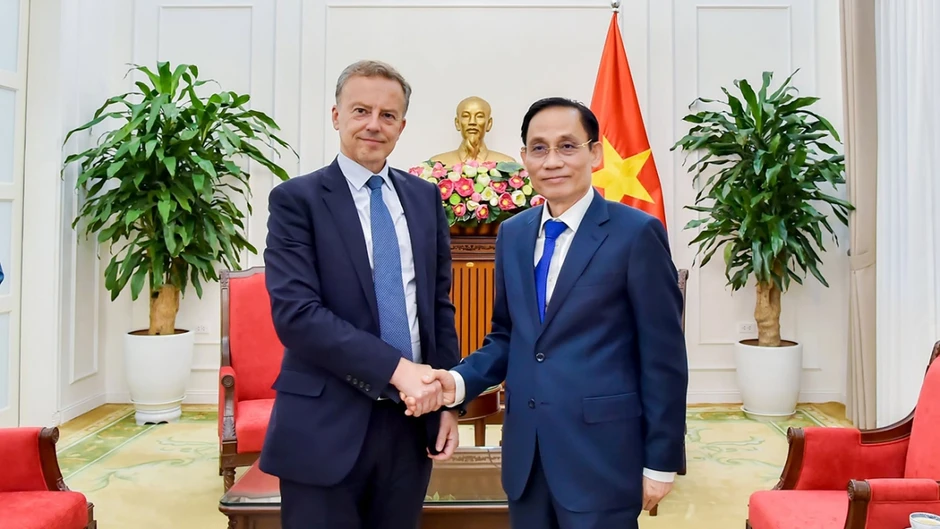 Bộ trưởng Ngoại giao Lê Hoài Trung tiếp Tổng Thư ký Bộ châu Âu và Ngoại giao Pháp Bộ trưởng Ngoại giao Lê Hoài Trung tiếp Tổng Thư ký Bộ châu Âu và Ngoại giao Pháp