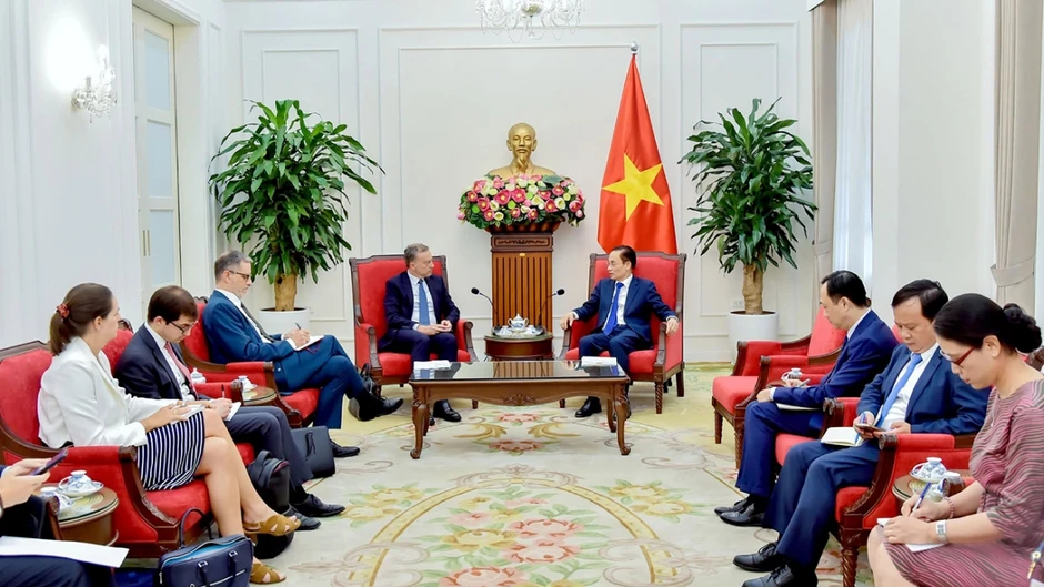 Bộ trưởng Ngoại giao Lê Hoài Trung tiếp Tổng Thư ký Bộ châu Âu và Ngoại giao Pháp Bộ trưởng Ngoại giao Lê Hoài Trung tiếp Tổng Thư ký Bộ châu Âu và Ngoại giao Pháp