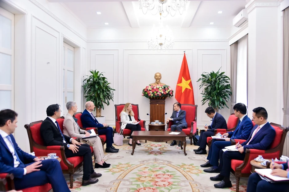 Bộ trưởng Ngoại giao tiếp Quốc vụ khanh Bộ Kinh tế, Giáo dục và Nghiên cứu Thụy Sỹ Bộ trưởng Ngoại giao tiếp Quốc vụ khanh Bộ Kinh tế, Giáo dục và Nghiên cứu Thụy Sỹ