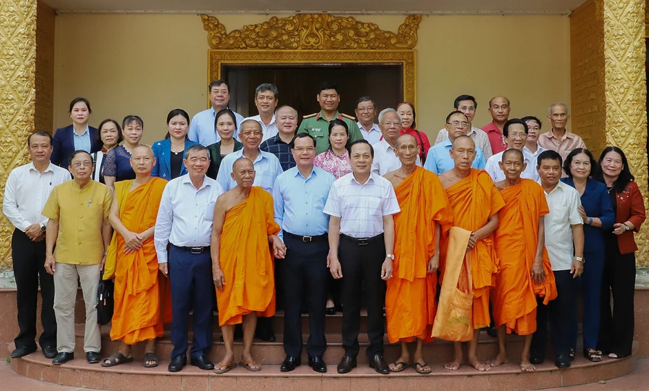 Bộ trưởng Nguyễn Đình Khang: 'Khối đại đoàn kết các dân tộc, tôn giáo được củng cố' Bộ trưởng Nguyễn Đình Khang: 'Khối đại đoàn kết các dân tộc, tôn giáo được củng cố'