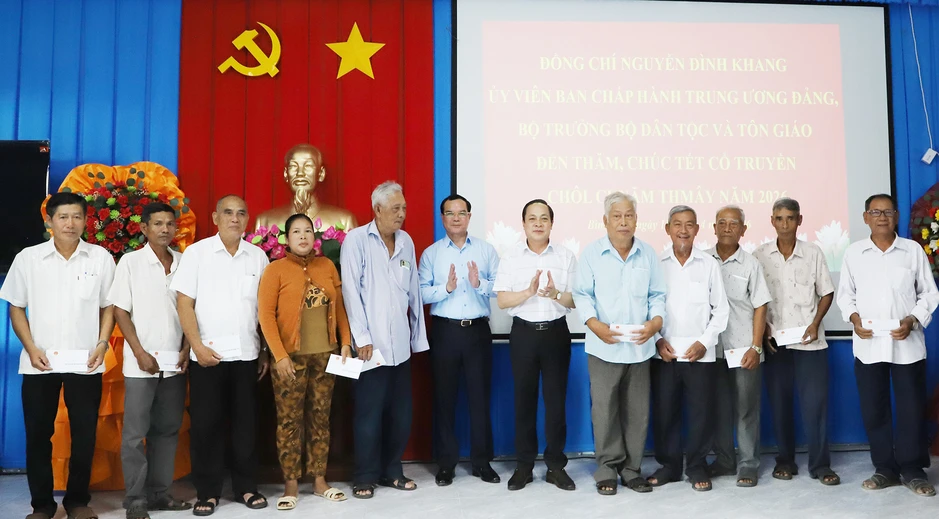 Bộ trưởng Nguyễn Đình Khang: 'Khối đại đoàn kết các dân tộc, tôn giáo được củng cố' Bộ trưởng Nguyễn Đình Khang: 'Khối đại đoàn kết các dân tộc, tôn giáo được củng cố'