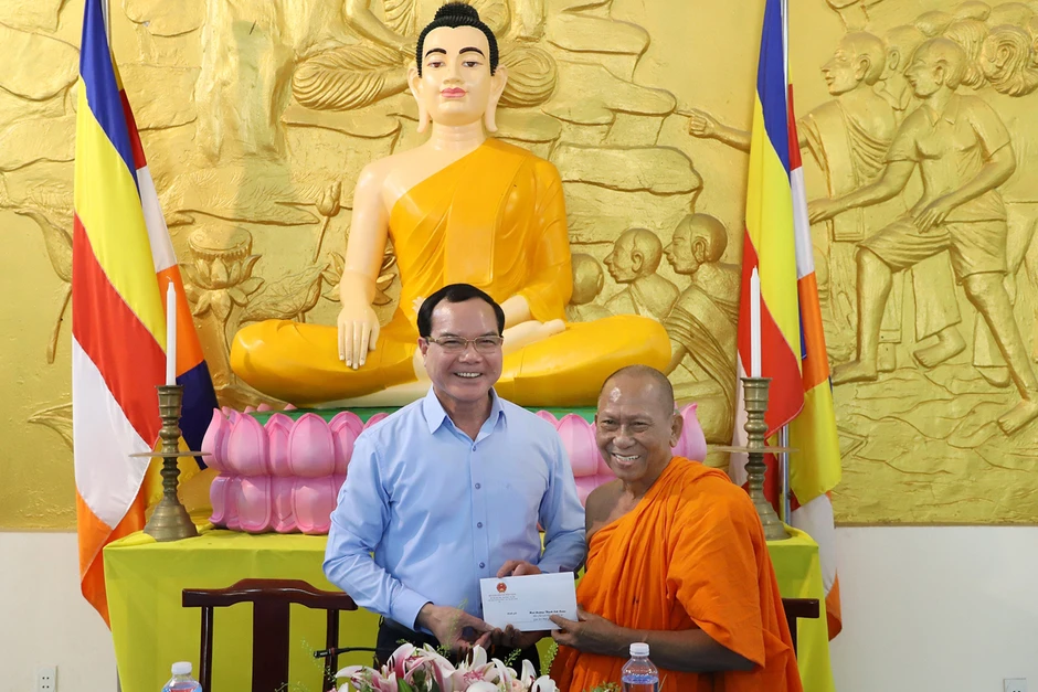 Bộ trưởng Nguyễn Đình Khang: 'Khối đại đoàn kết các dân tộc, tôn giáo được củng cố' Bộ trưởng Nguyễn Đình Khang: 'Khối đại đoàn kết các dân tộc, tôn giáo được củng cố'