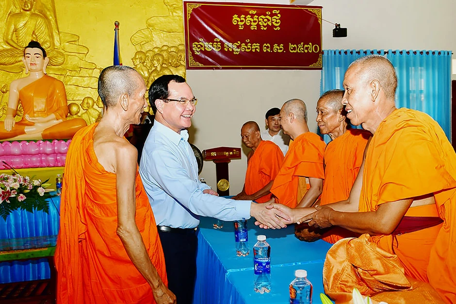 Bộ trưởng Nguyễn Đình Khang: 'Khối đại đoàn kết các dân tộc, tôn giáo được củng cố' Bộ trưởng Nguyễn Đình Khang: 'Khối đại đoàn kết các dân tộc, tôn giáo được củng cố'
