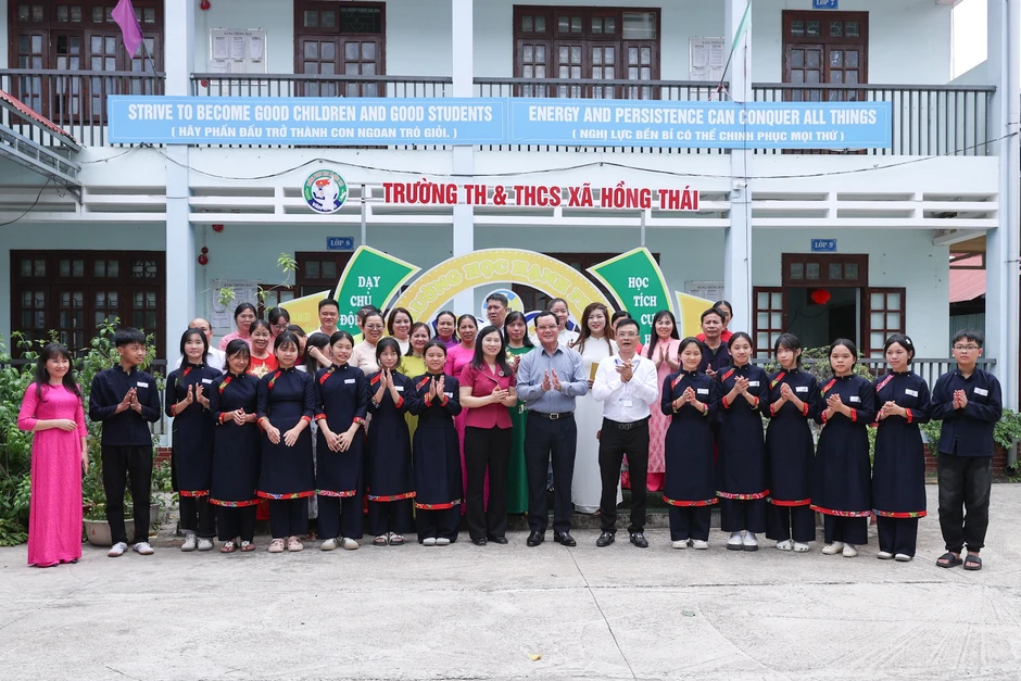 Bộ trưởng Nguyễn Đình Khang thăm đồng bào dân tộc thiểu số tỉnh Lạng Sơn