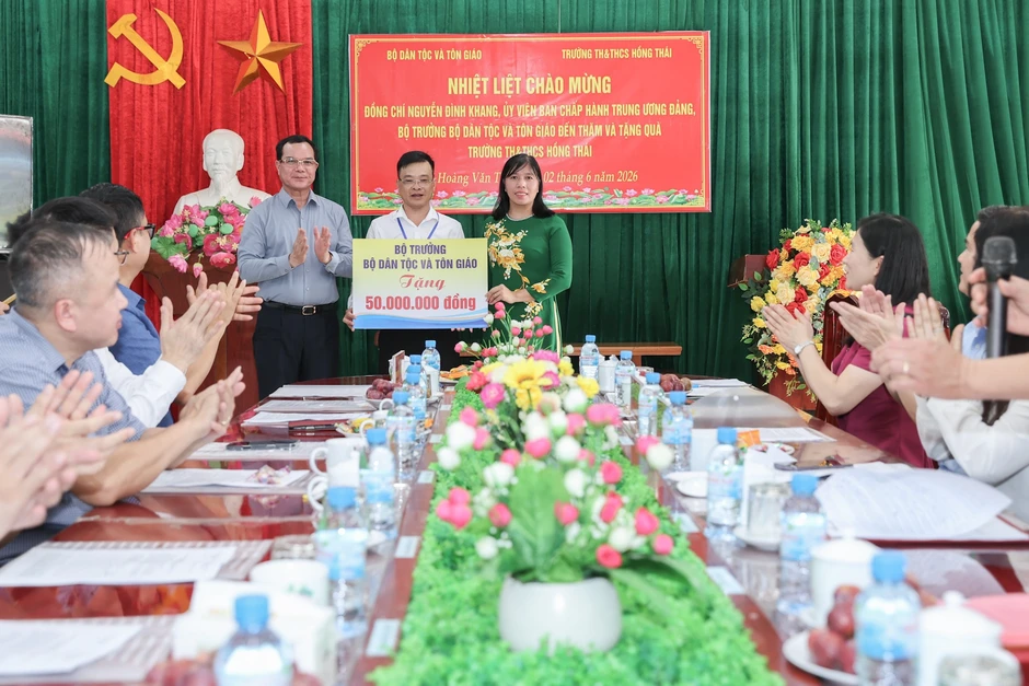Bộ trưởng Nguyễn Đình Khang thăm đồng bào dân tộc thiểu số tỉnh Lạng Sơn