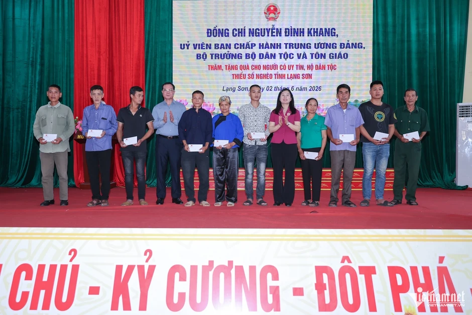 Bộ trưởng Nguyễn Đình Khang thăm đồng bào dân tộc thiểu số tỉnh Lạng Sơn