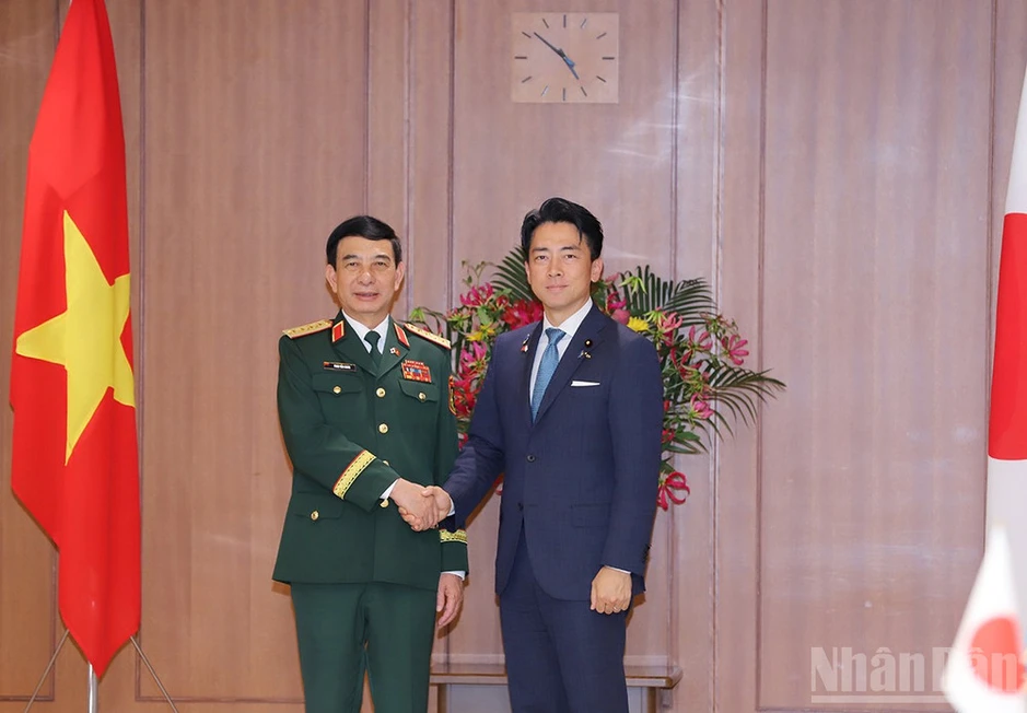 Bộ trưởng Quốc phòng Nhật Bản chủ trì lễ đón và hội đàm với Đại tướng Phan Văn Giang Bộ trưởng Quốc phòng Nhật Bản chủ trì lễ đón và hội đàm với Đại tướng Phan Văn Giang