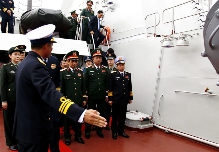 Bộ trưởng Quốc phòng Việt Nam và Trung Quốc dự Lễ khởi hành tuần tra liên hợp hải quân Bộ trưởng Quốc phòng Việt Nam và Trung Quốc dự Lễ khởi hành tuần tra liên hợp hải quân
