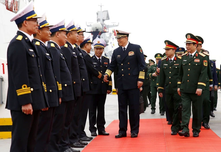 Bộ trưởng Quốc phòng Việt Nam và Trung Quốc dự Lễ khởi hành tuần tra liên hợp hải quân Bộ trưởng Quốc phòng Việt Nam và Trung Quốc dự Lễ khởi hành tuần tra liên hợp hải quân