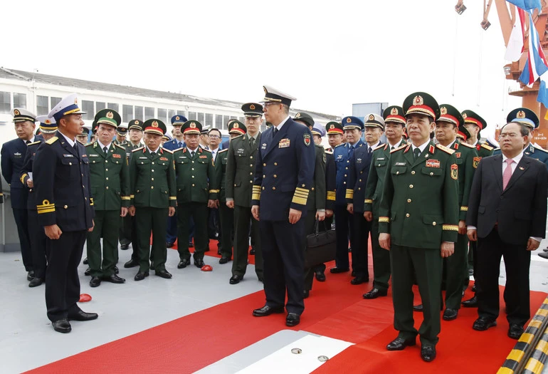 Bộ trưởng Quốc phòng Việt Nam và Trung Quốc dự Lễ khởi hành tuần tra liên hợp hải quân Bộ trưởng Quốc phòng Việt Nam và Trung Quốc dự Lễ khởi hành tuần tra liên hợp hải quân