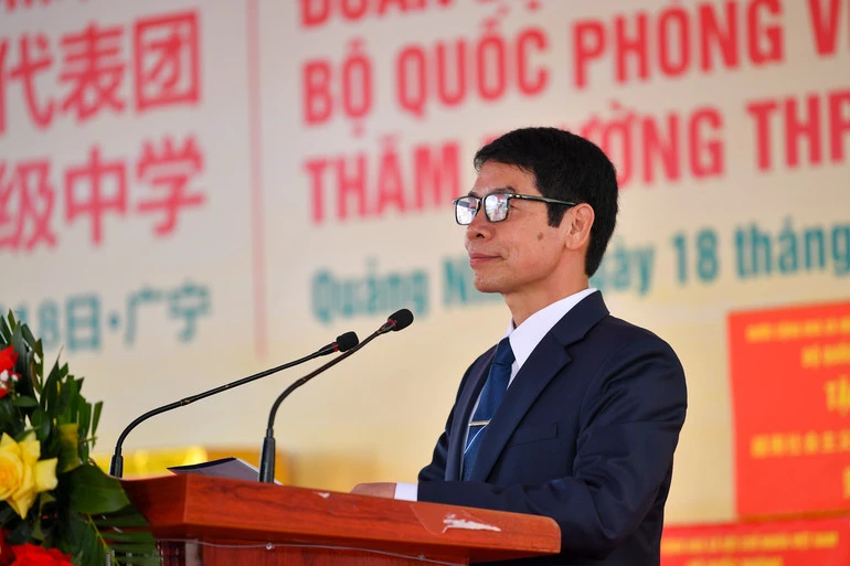 Bộ trưởng Quốc phòng Việt Nam và Trung Quốc thăm Trường trung học phổ thông Trần Phú, Đồn Biên phòng Trà Cổ
