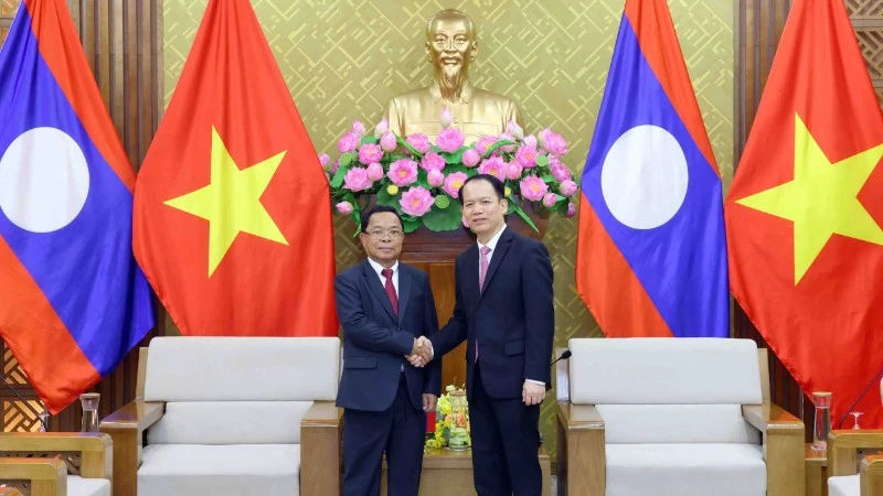 Bộ trưởng Tư pháp tiếp Ủy viên Bộ Chính trị, Phó Thủ tướng, Bộ trưởng Tư pháp Lào Khamphan Phommatha Bộ trưởng Tư pháp tiếp Ủy viên Bộ Chính trị, Phó Thủ tướng, Bộ trưởng Tư pháp Lào Khamphan Phommatha