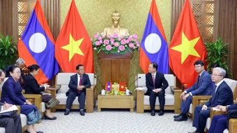 Bộ trưởng Tư pháp tiếp Ủy viên Bộ Chính trị, Phó Thủ tướng, Bộ trưởng Tư pháp Lào Khamphan Phommatha
