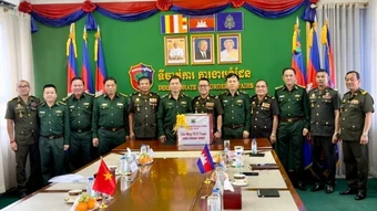 Bộ Tư lệnh Bộ đội Biên phòng thăm chúc Tết Chol Chnam Thmay tại Campuchia
