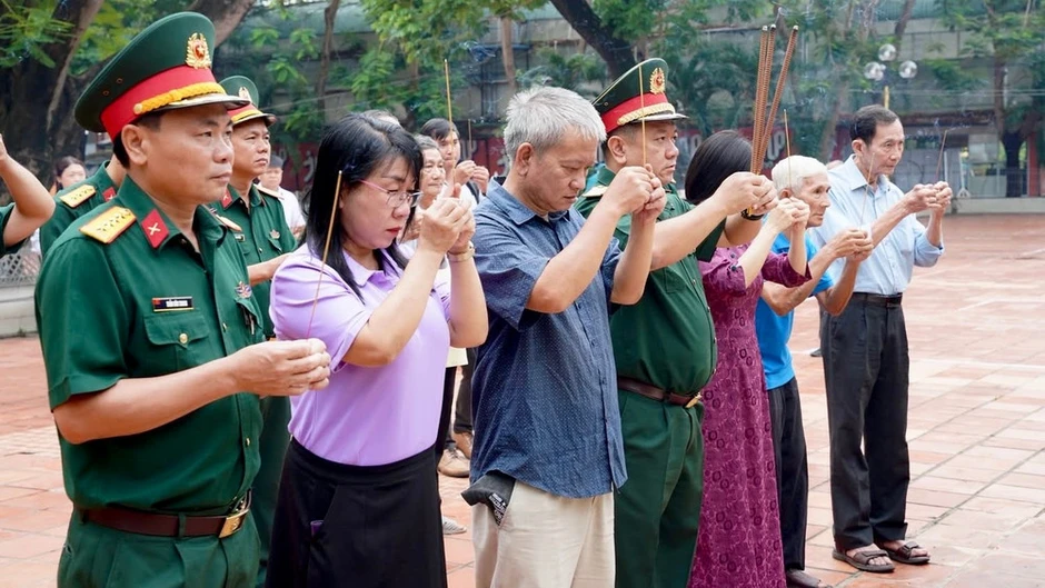 Bộ Tư lệnh Thành phố Hồ Chí Minh khảo sát thực địa quy tập hài cốt liệt sĩ tại công viên Lê Thị Riêng Bộ Tư lệnh Thành phố Hồ Chí Minh khảo sát thực địa quy tập hài cốt liệt sĩ tại công viên Lê Thị Riêng