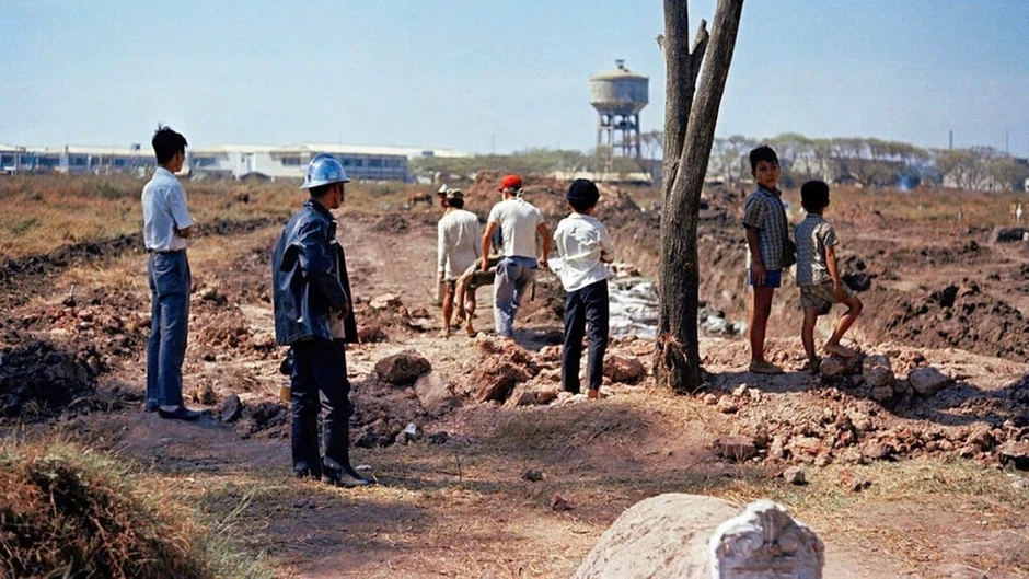 Bộ Tư lệnh Thành phố Hồ Chí Minh khảo sát thực địa quy tập hài cốt liệt sĩ tại công viên Lê Thị Riêng Bộ Tư lệnh Thành phố Hồ Chí Minh khảo sát thực địa quy tập hài cốt liệt sĩ tại công viên Lê Thị Riêng