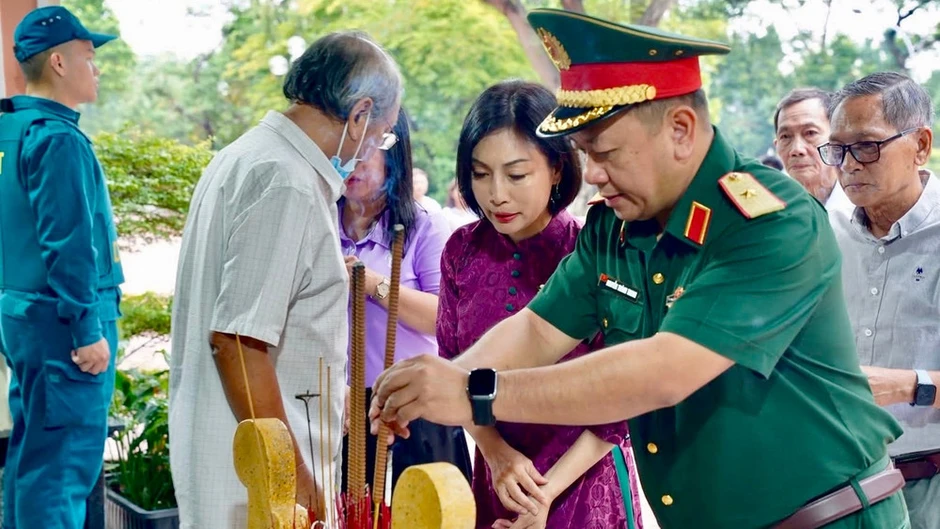 Bộ Tư lệnh Thành phố Hồ Chí Minh khảo sát thực địa quy tập hài cốt liệt sĩ tại công viên Lê Thị Riêng Bộ Tư lệnh Thành phố Hồ Chí Minh khảo sát thực địa quy tập hài cốt liệt sĩ tại công viên Lê Thị Riêng