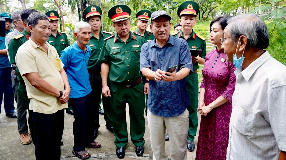 Bộ Tư lệnh Thành phố Hồ Chí Minh khảo sát thực địa quy tập hài cốt liệt sĩ tại công viên Lê Thị Riêng Bộ Tư lệnh Thành phố Hồ Chí Minh khảo sát thực địa quy tập hài cốt liệt sĩ tại công viên Lê Thị Riêng