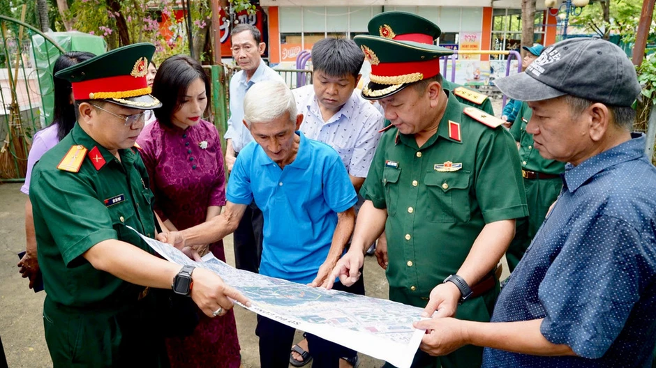 Bộ Tư lệnh Thành phố Hồ Chí Minh khảo sát thực địa quy tập hài cốt liệt sĩ tại công viên Lê Thị Riêng Bộ Tư lệnh Thành phố Hồ Chí Minh khảo sát thực địa quy tập hài cốt liệt sĩ tại công viên Lê Thị Riêng