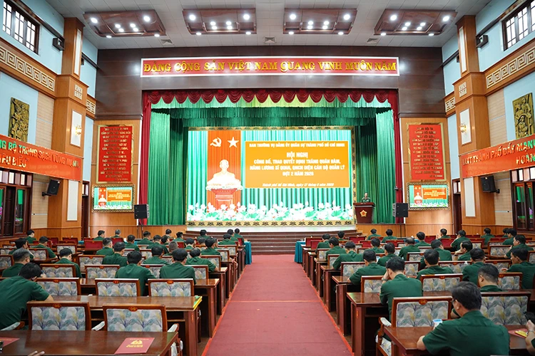 Bộ Tư lệnh TP Hồ Chí Minh trao quyết định thăng quân hàm, nâng lương cho cán bộ quản lý Bộ Tư lệnh TP Hồ Chí Minh trao quyết định thăng quân hàm, nâng lương cho cán bộ quản lý