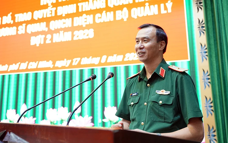 Bộ Tư lệnh TP Hồ Chí Minh trao quyết định thăng quân hàm, nâng lương cho cán bộ quản lý Bộ Tư lệnh TP Hồ Chí Minh trao quyết định thăng quân hàm, nâng lương cho cán bộ quản lý