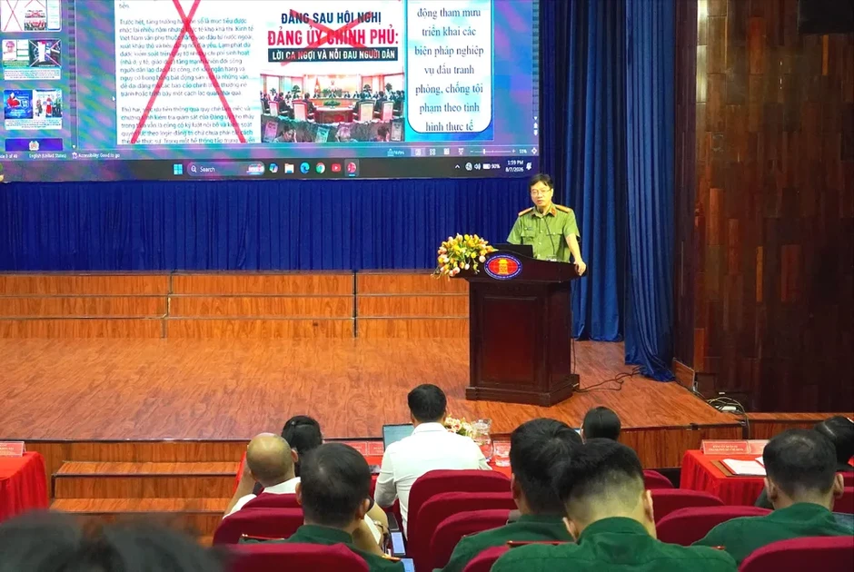 Bồi dưỡng kỹ năng nhận diện, đấu tranh với các quan điểm sai trái trên không gian mạng Bồi dưỡng kỹ năng nhận diện, đấu tranh với các quan điểm sai trái trên không gian mạng