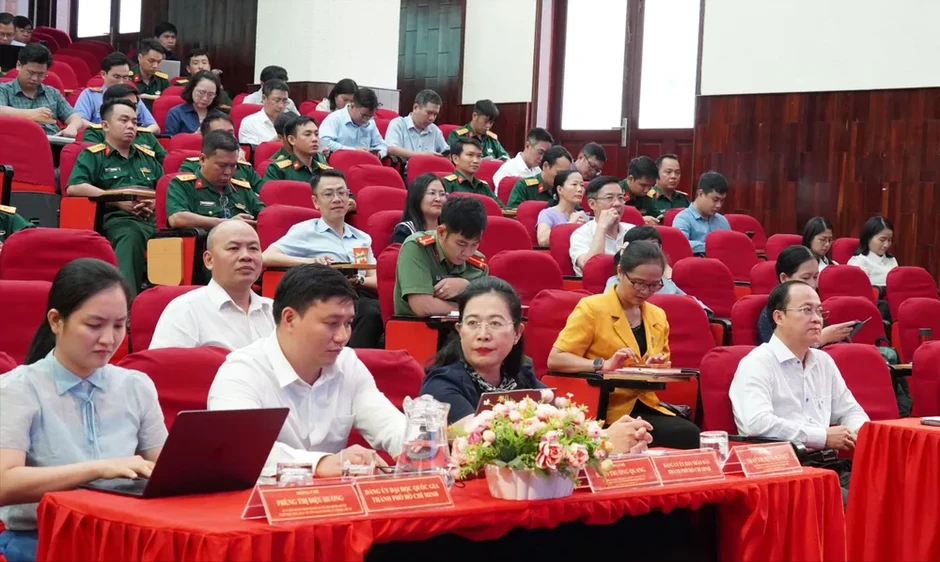 Bồi dưỡng kỹ năng nhận diện, đấu tranh với các quan điểm sai trái trên không gian mạng Bồi dưỡng kỹ năng nhận diện, đấu tranh với các quan điểm sai trái trên không gian mạng