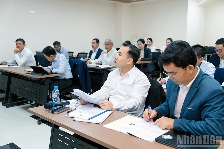 Bồi dưỡng kiến thức quản trị cho cán bộ Văn phòng Trung ương Đảng Lào Bồi dưỡng kiến thức quản trị cho cán bộ Văn phòng Trung ương Đảng Lào