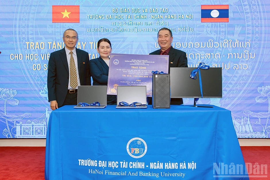 Bồi dưỡng kiến thức quản trị cho cán bộ Văn phòng Trung ương Đảng Lào Bồi dưỡng kiến thức quản trị cho cán bộ Văn phòng Trung ương Đảng Lào
