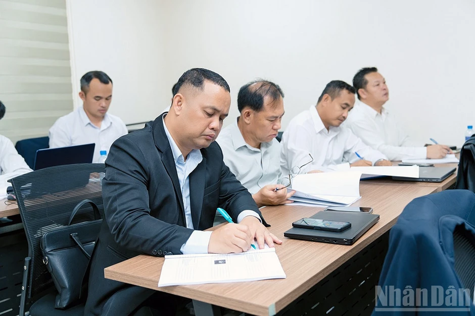Bồi dưỡng kiến thức quản trị cho cán bộ Văn phòng Trung ương Đảng Lào Bồi dưỡng kiến thức quản trị cho cán bộ Văn phòng Trung ương Đảng Lào