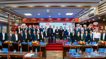 Bồi dưỡng kiến thức quản trị cho cán bộ Văn phòng Trung ương Đảng Lào
