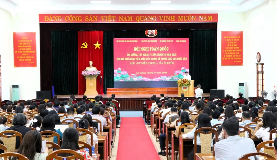 Bồi dưỡng lý luận chính trị cho giảng viên, giáo viên ở miền Trung - Tây Nguyên Bồi dưỡng lý luận chính trị cho giảng viên, giáo viên ở miền Trung - Tây Nguyên