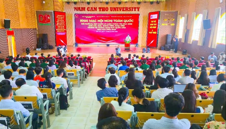 Bồi dưỡng, tập huấn lý luận chính trị cho giảng viên, giáo viên khu vực phía Nam