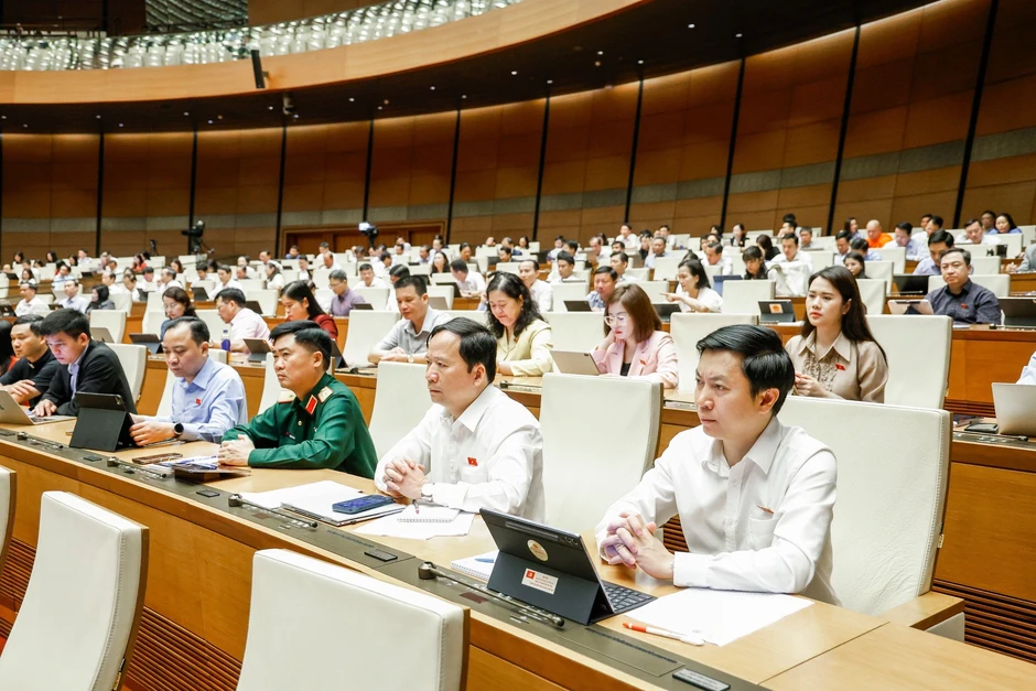 Buộc chụp ảnh cùng công chứng viên khi đi công chứng: Nên giữ hay bỏ?