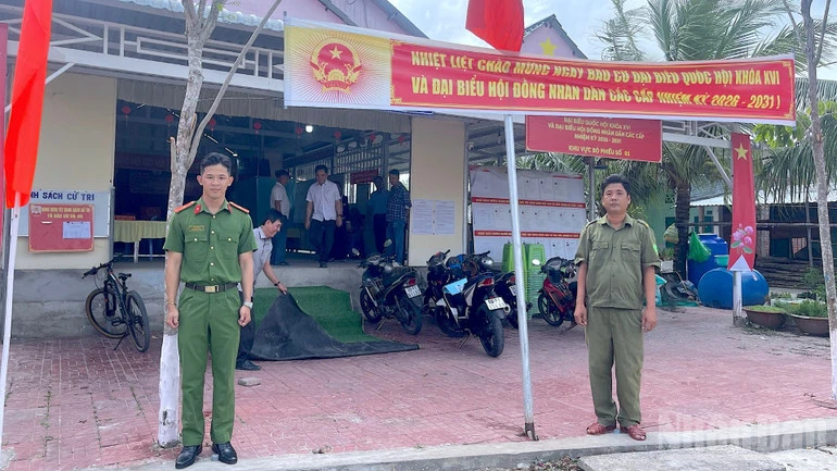 Cà Mau bảo vệ an toàn tuyệt đối cho hơn 1.600 khu vực bỏ phiếu Cà Mau bảo vệ an toàn tuyệt đối cho hơn 1.600 khu vực bỏ phiếu