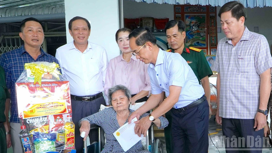 Cà Mau chung tay xoa dịu nỗi đau da cam Cà Mau chung tay xoa dịu nỗi đau da cam