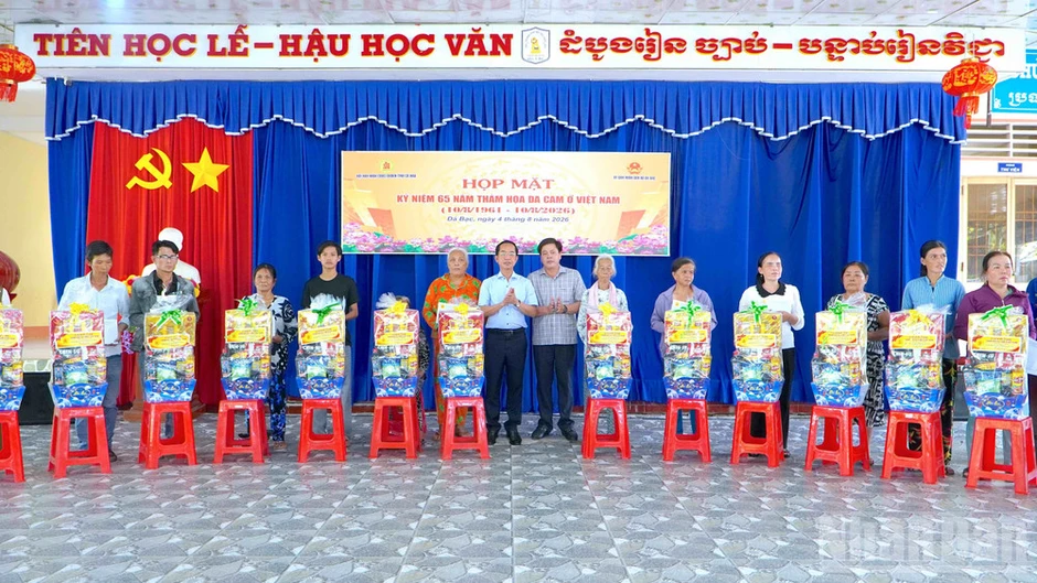 Cà Mau chung tay xoa dịu nỗi đau da cam Cà Mau chung tay xoa dịu nỗi đau da cam