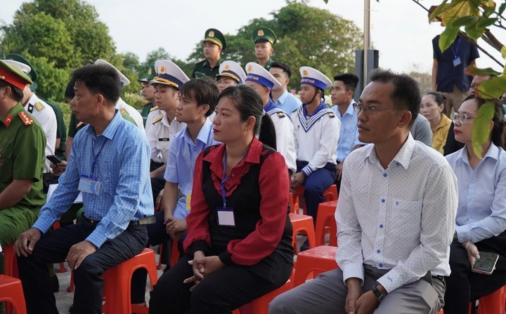 Cà Mau: Cử tri trên đảo Hòn Chuối, Hòn Khoai đi bầu cử sớm Cà Mau: Cử tri trên đảo Hòn Chuối, Hòn Khoai đi bầu cử sớm