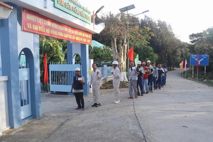 Cà Mau: Cử tri trên đảo Hòn Chuối, Hòn Khoai đi bầu cử sớm Cà Mau: Cử tri trên đảo Hòn Chuối, Hòn Khoai đi bầu cử sớm