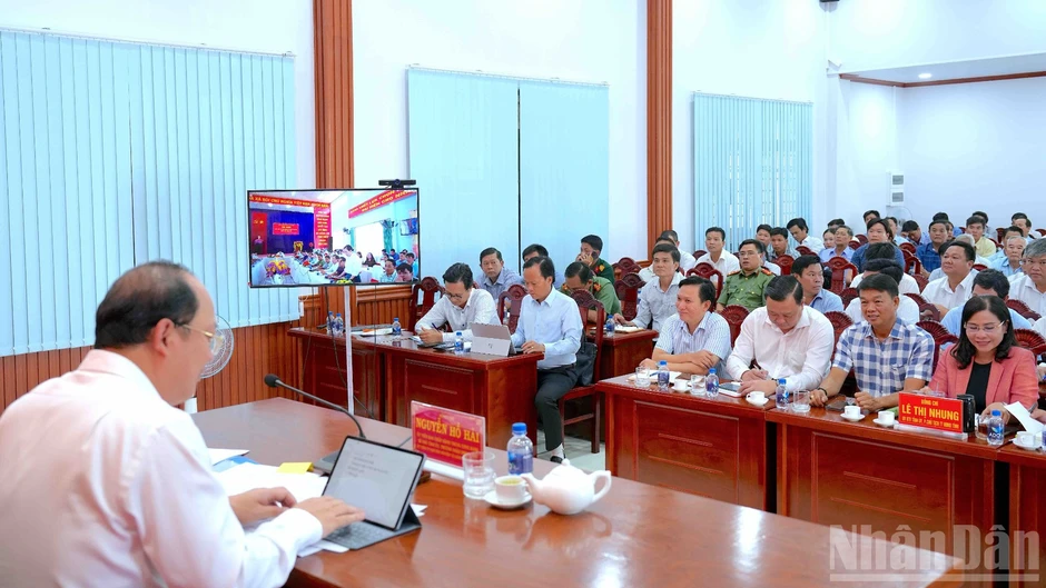Cà Mau lắng nghe nhịp cầu nguyện vọng giữa cử tri và Quốc hội Cà Mau lắng nghe nhịp cầu nguyện vọng giữa cử tri và Quốc hội