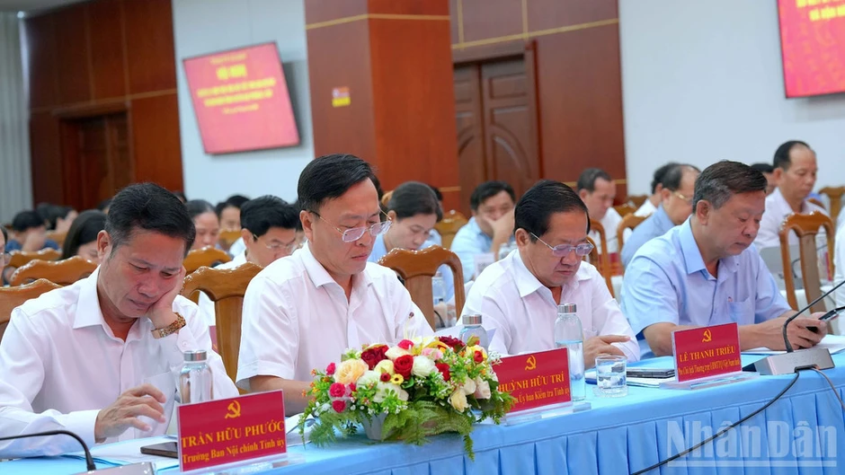 Cà Mau nâng cao vai trò người đứng đầu trong vận hành chính quyền địa phương 2 cấp Cà Mau nâng cao vai trò người đứng đầu trong vận hành chính quyền địa phương 2 cấp