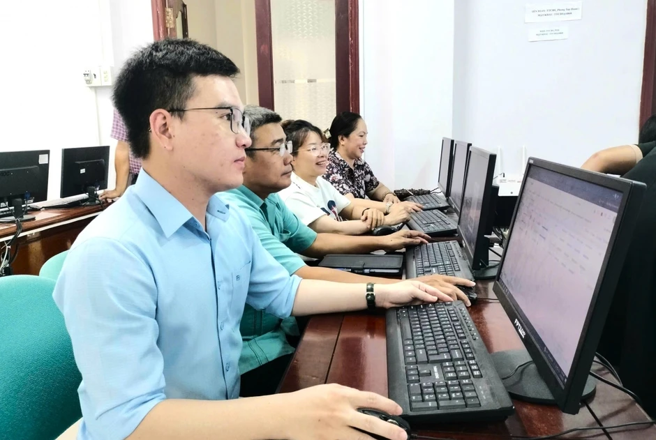 Cà Mau rà soát phần mềm đánh giá công chức qua KPI sau một tháng thí điểm Cà Mau rà soát phần mềm đánh giá công chức qua KPI sau một tháng thí điểm