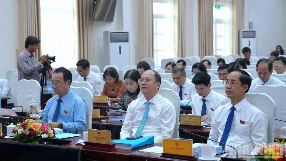 Cà Mau thông qua nhiều nghị quyết đặc thù, ưu tiên hỗ trợ học sinh Cà Mau thông qua nhiều nghị quyết đặc thù, ưu tiên hỗ trợ học sinh