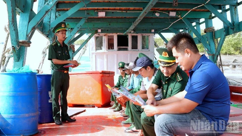 Cà Mau triển khai thực hiện phong trào Toàn dân bảo vệ chủ quyền biển đảo Cà Mau triển khai thực hiện phong trào Toàn dân bảo vệ chủ quyền biển đảo