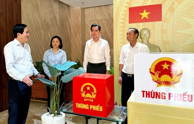 Các điểm bỏ phiếu tại chung cư, khu nhà trọ đã sẵn sàng cho Ngày hội non sông Các điểm bỏ phiếu tại chung cư, khu nhà trọ đã sẵn sàng cho Ngày hội non sông