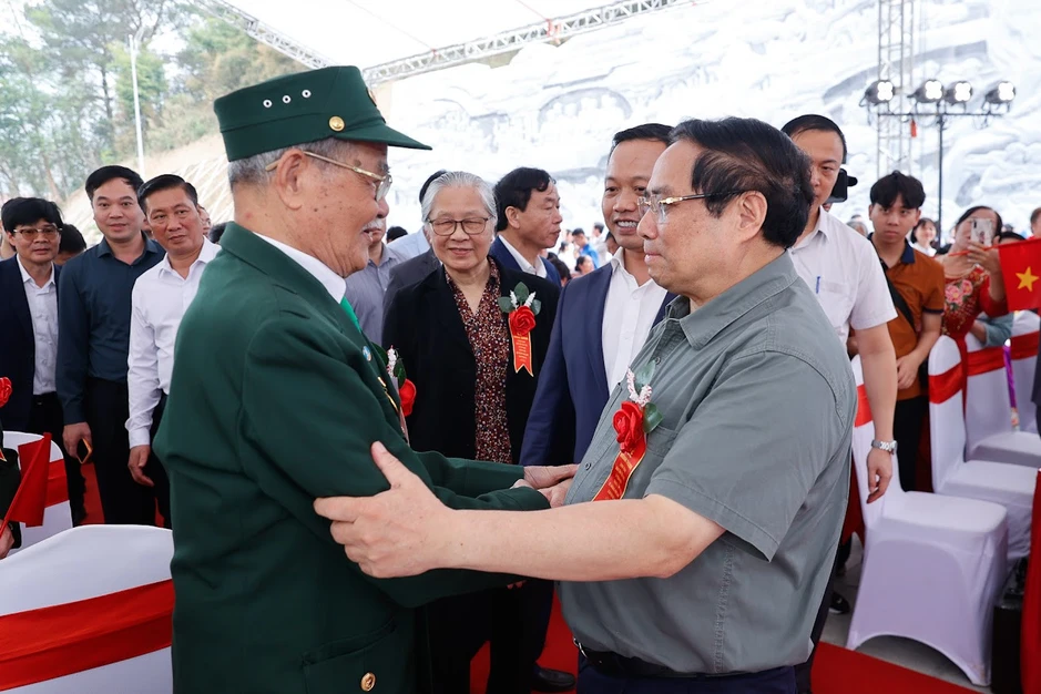 Cần biến núi rừng Tây Bắc trùng điệp thành của cải vật chất Cần biến núi rừng Tây Bắc trùng điệp thành của cải vật chất