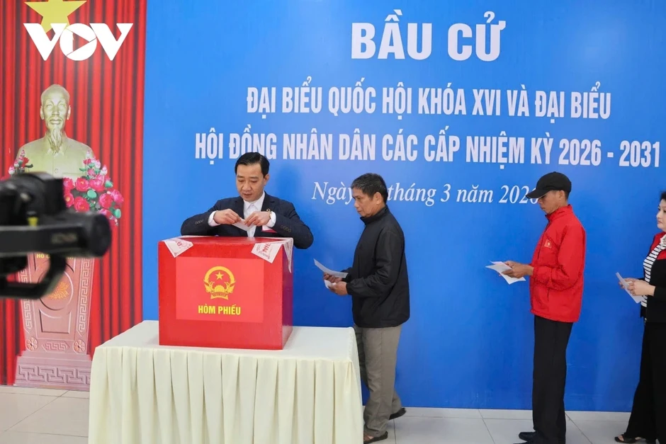 Cán bộ chiến sĩ, cử tri nhiều địa phương nô nức đi bầu cử sớm Cán bộ chiến sĩ, cử tri nhiều địa phương nô nức đi bầu cử sớm