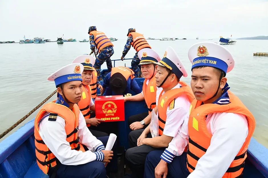 Cán bộ, chiến sĩ Lữ đoàn 127, Vùng 5 Hải quân đi bầu cử sớm Cán bộ, chiến sĩ Lữ đoàn 127, Vùng 5 Hải quân đi bầu cử sớm